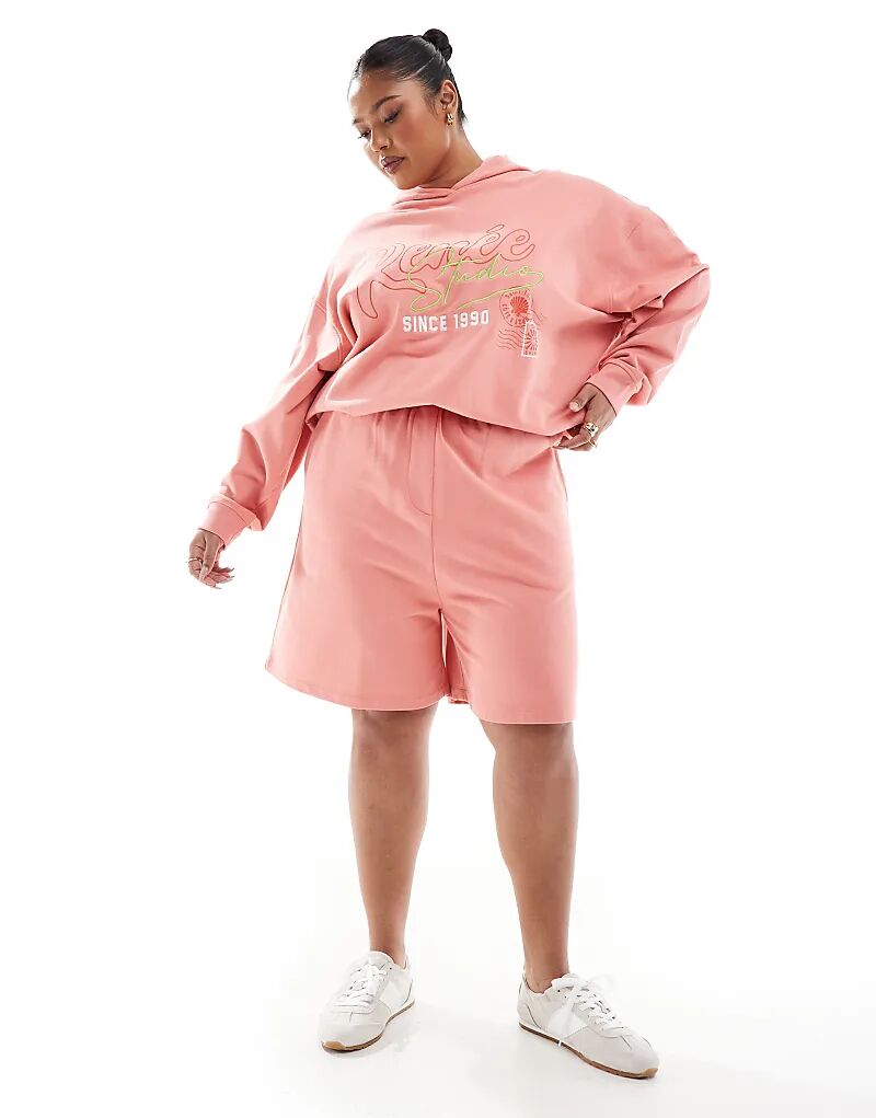 Эксклюзивный трикотажный комплект Renee Studio Plus персикового цвета
Эксклюзивный трикотажный комплект Renee Studio Plus персикового цвета