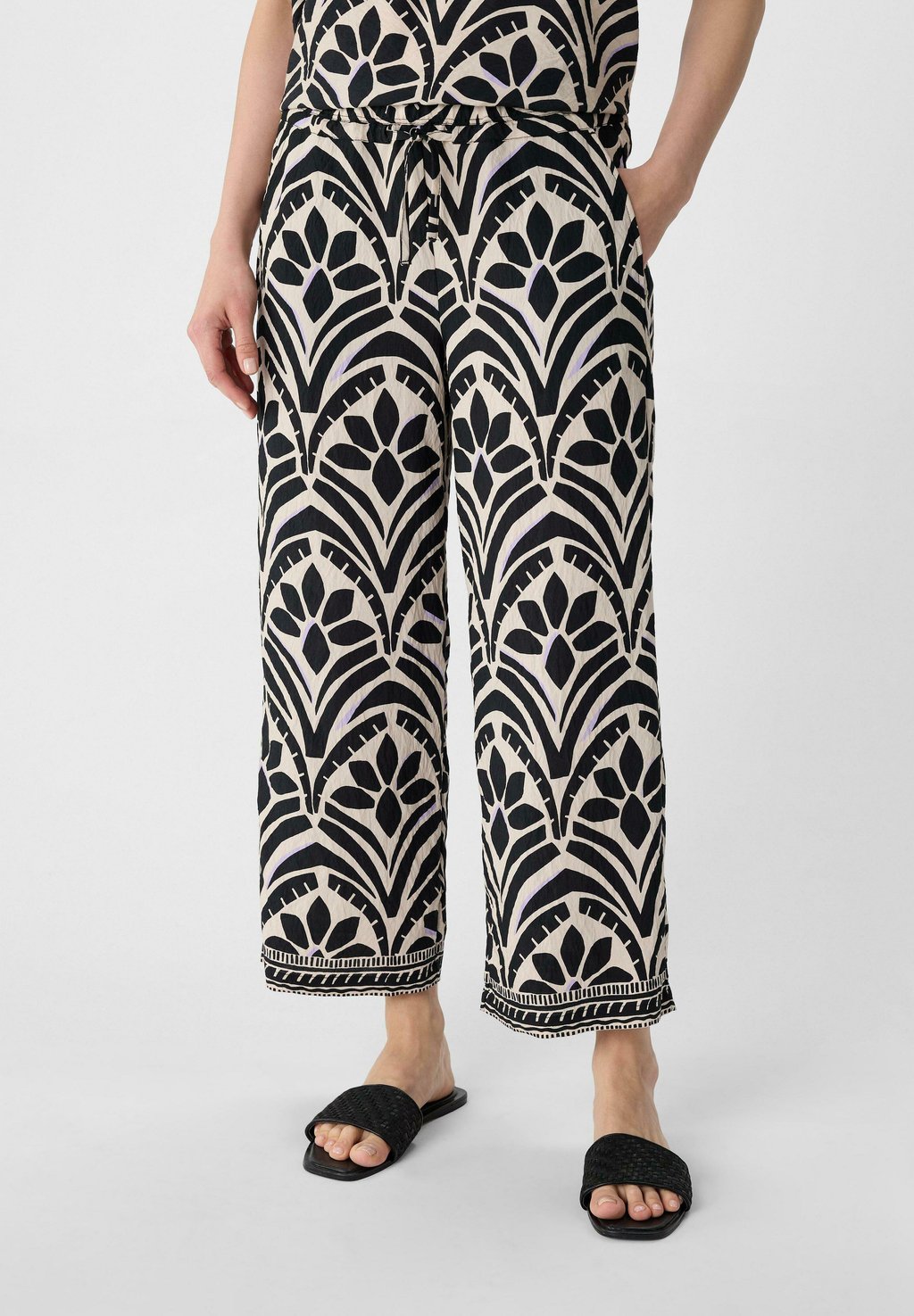 Брюки comma casual identity, черный 
Брюки comma casual identity, черный