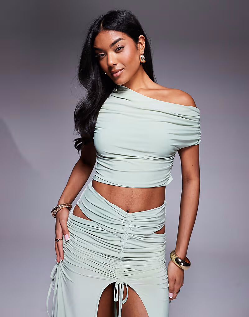 Топ с драпировкой и открытыми плечами в цвете шалфея Asos Design
Топ с драпировкой и открытыми плечами в цвете шалфея Asos Design