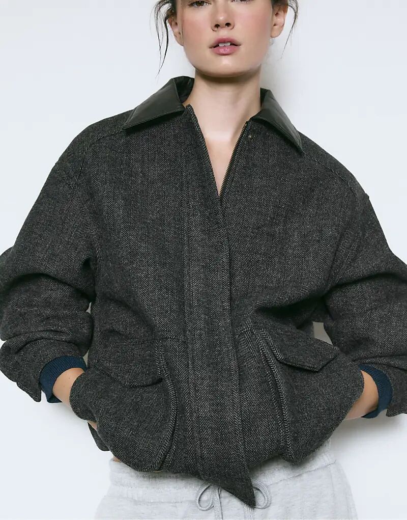 Пиджак Stradivarius Herringbone с карманами темно-серого цвета
Пиджак Stradivarius Herringbone с карманами темно-серого цвета