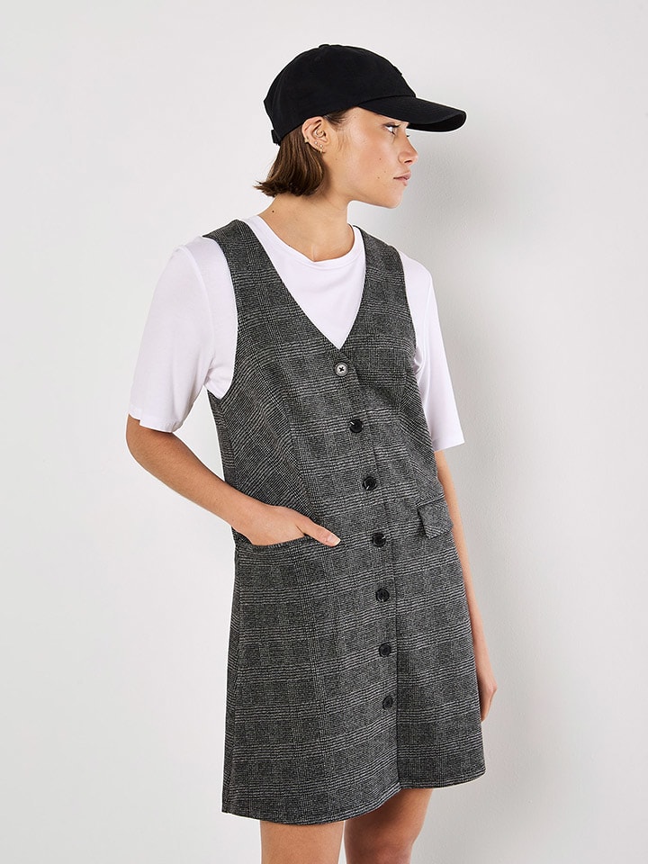 Apricot Платье в черном
Apricot Платье в черном