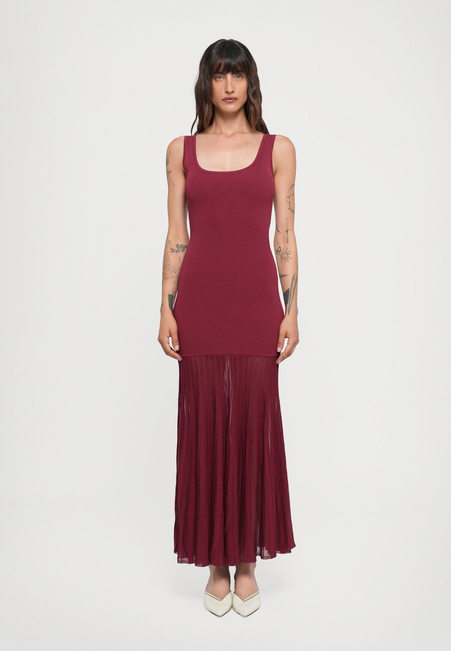 Платье MICHAEL Michael Kors SCOOP SHEER MAXI, Deepmulberry/Dark Red
Платье MICHAEL Michael Kors SCOOP SHEER MAXI, Deepmulberry/Dark Red