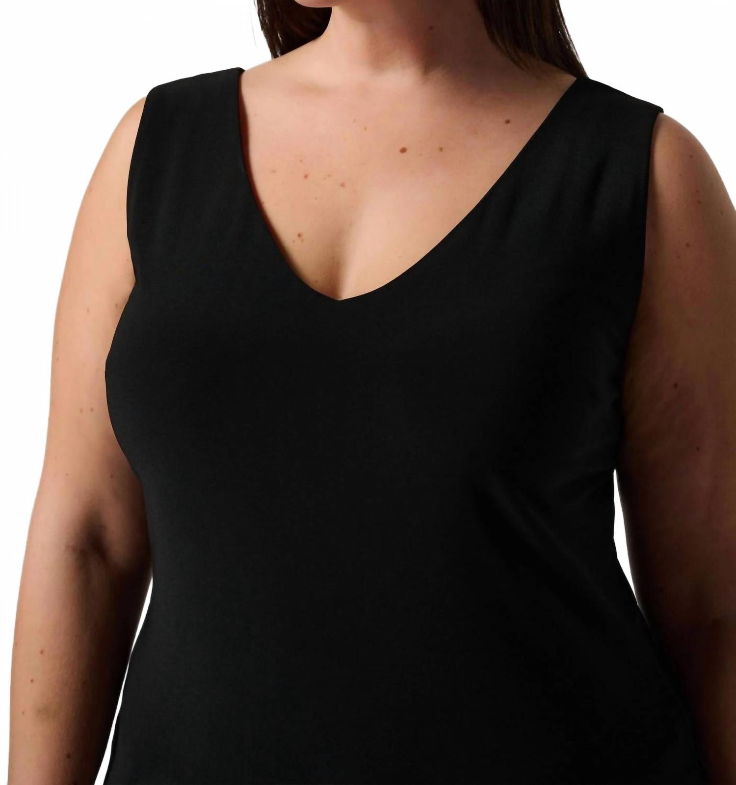 Черный топ с V-образным вырезом Joseph Ribkoff
Черный топ с V-образным вырезом Joseph Ribkoff