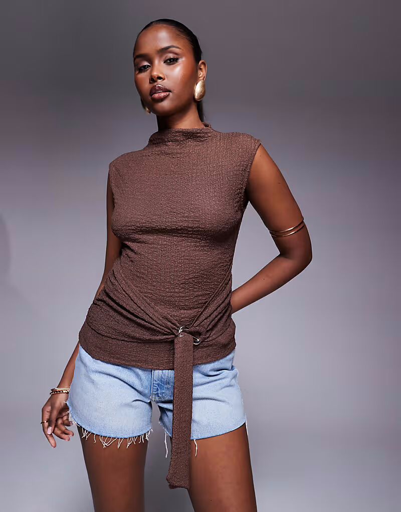 Топ без рукавов с текстурированной отделкой на горловине и металлической фурнитурой кремового цвета Asos Design
Топ без рукавов с текстурированной отделкой на горловине и металлической фурнитурой кремового цвета Asos Design