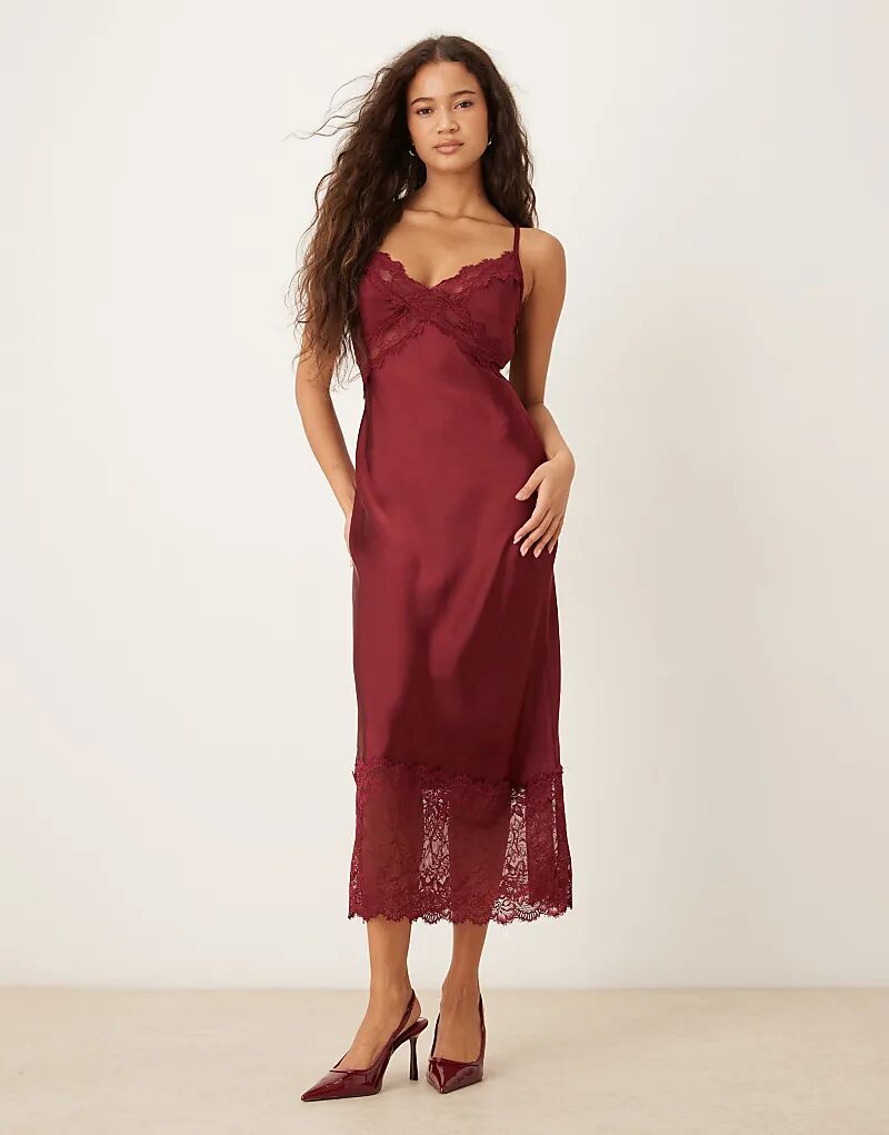 Платье Kiss The Sky из атласа мидакси с кружевными вставками бордового цвета
Платье Kiss The Sky из атласа мидакси с кружевными вставками бордового цвета