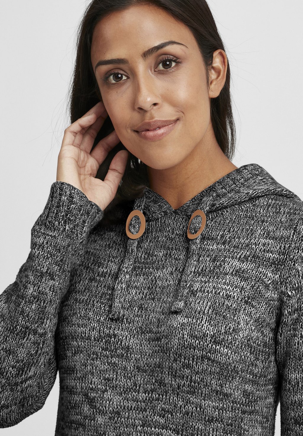 Джемпер OXPHILIA STRICKPULLOVER Oxmo, черный 
Джемпер OXPHILIA STRICKPULLOVER Oxmo, черный