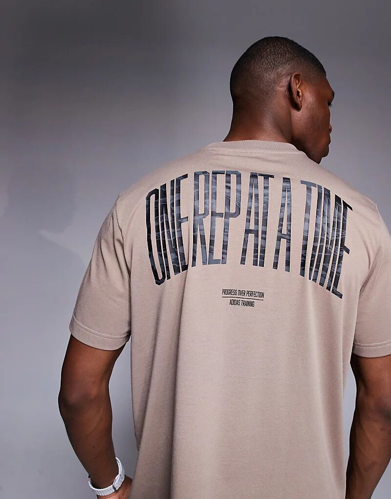 Футболка adidas Training с графическим принтом мелово-коричневого цвета Adidas Performance
Футболка adidas Training с графическим принтом мелово-коричневого цвета Adidas Performance