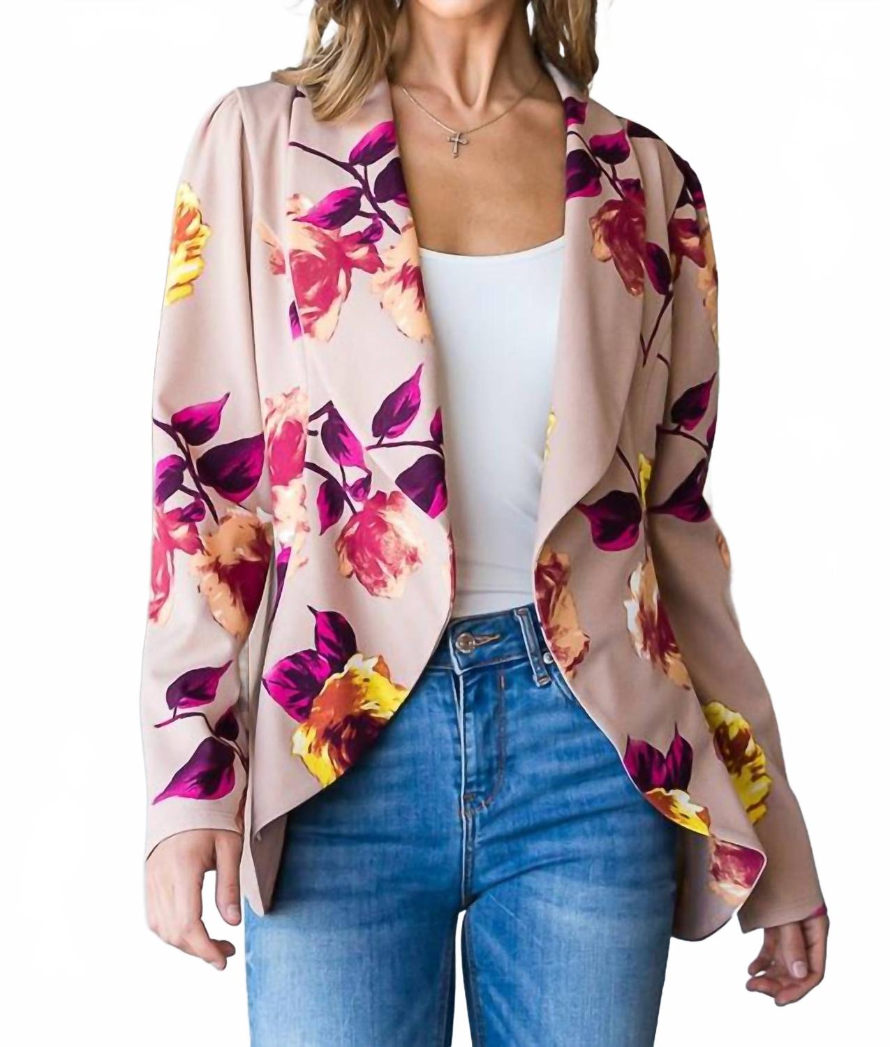 Растягивающийся женский блейзер с цветочным принтом в бежевых тонах HEIMISH USA
Растягивающийся женский блейзер с цветочным принтом в бежевых тонах HEIMISH USA