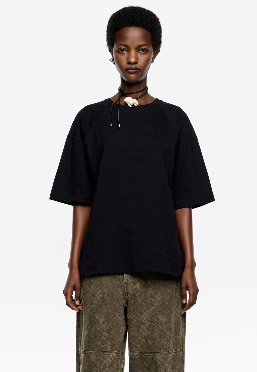 Футболка Bimba Y Lola Basic T-shirt, Black, Черный, Футболка Bimba Y Lola Basic T-shirt, Black
Футболка Bimba Y Lola Basic T-shirt, Black, Черный, Футболка Bimba Y Lola Basic T-shirt, Black