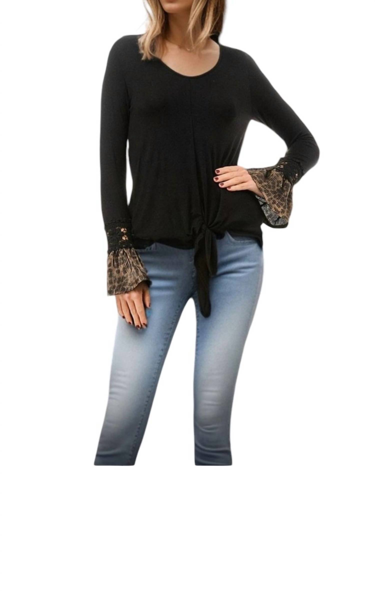 Agnes Bell Топ с длинными рукавами в черно-золотую плиссированную леопардовую клетку VaVa
Agnes Bell Топ с длинными рукавами в черно-золотую плиссированную леопардовую клетку VaVa