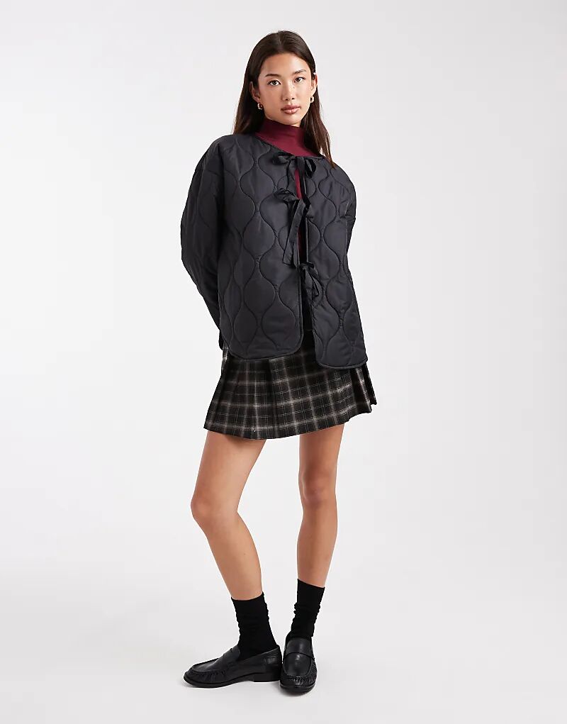 Стеганая куртка Vero Moda с завязкой спереди черного цвета
Стеганая куртка Vero Moda с завязкой спереди черного цвета