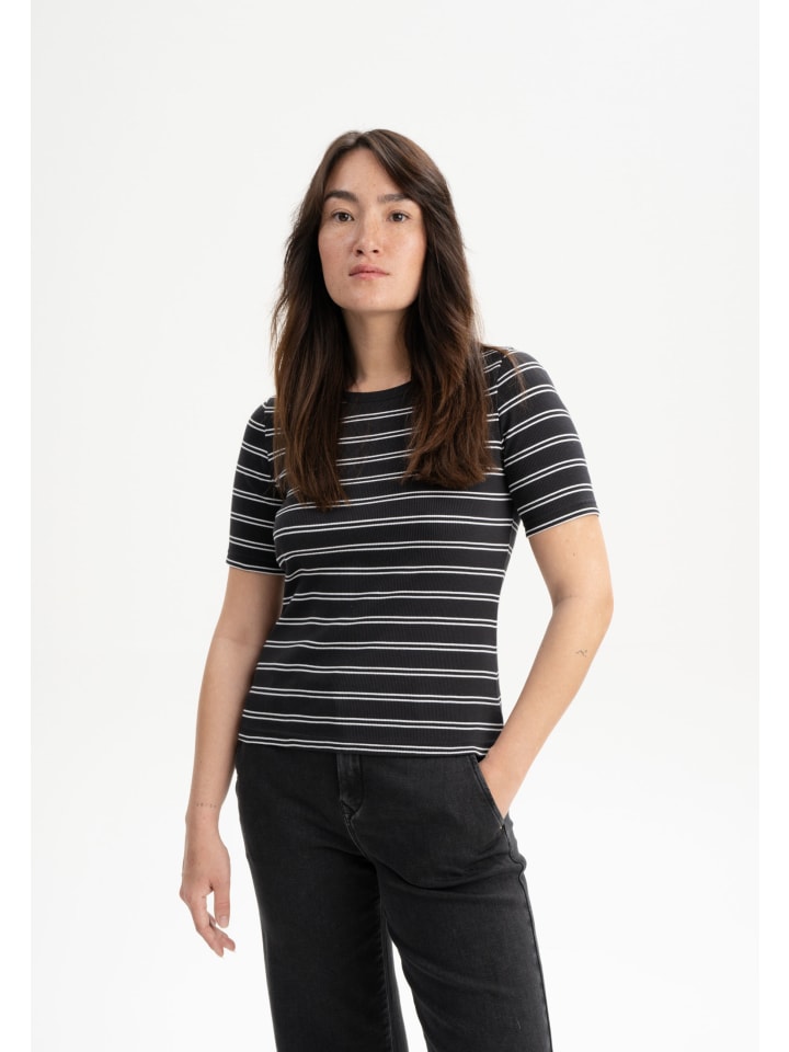 Рваная футболка JASLEEN MELA
Рваная футболка JASLEEN MELA