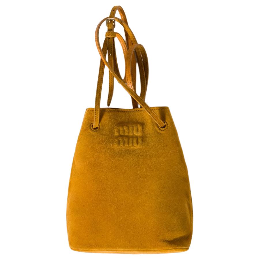 MIU MIU Желтая женская кожаная сумка-ведро через плечо
MIU MIU Желтая женская кожаная сумка-ведро через плечо