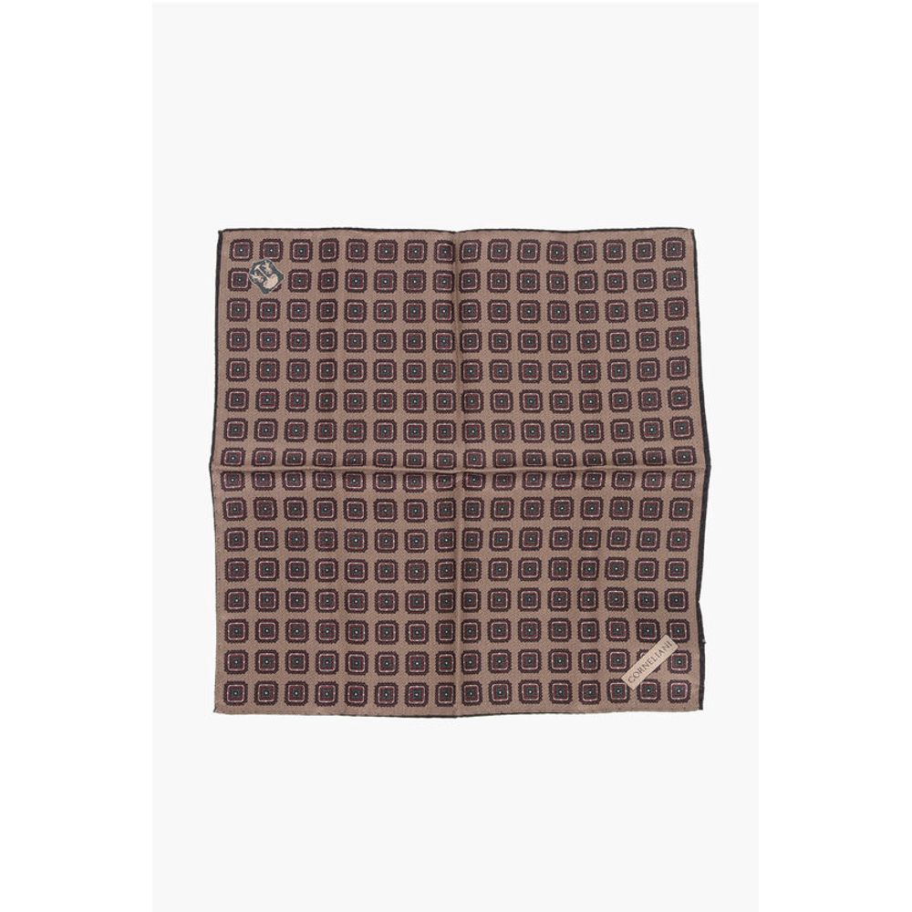 Шелковый нагрудный платок с геометрическим узором Corneliani, коричневый
Шелковый нагрудный платок с геометрическим узором Corneliani, коричневый