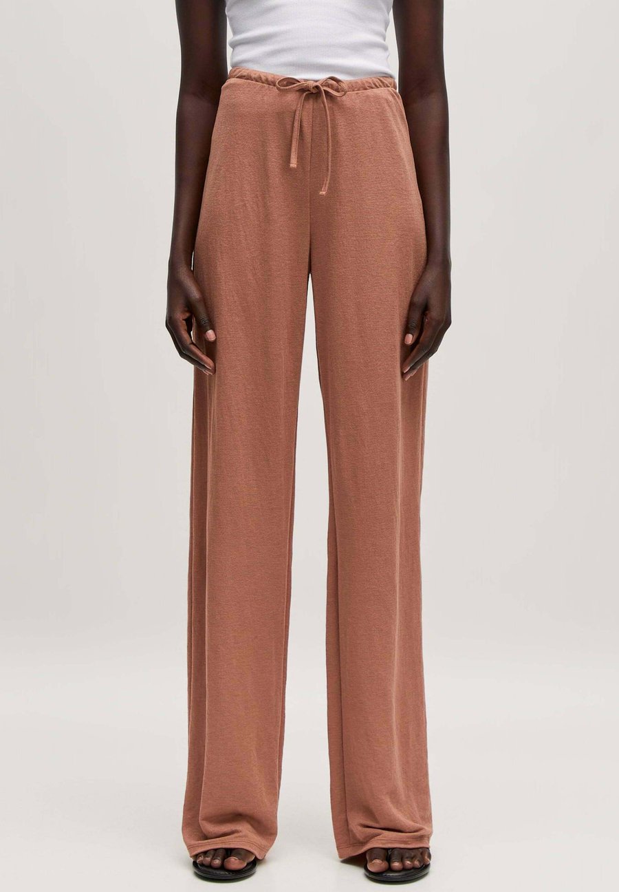 Брюки EDITED Trousers, Braun/Brown
Брюки EDITED Trousers, Braun/Brown
