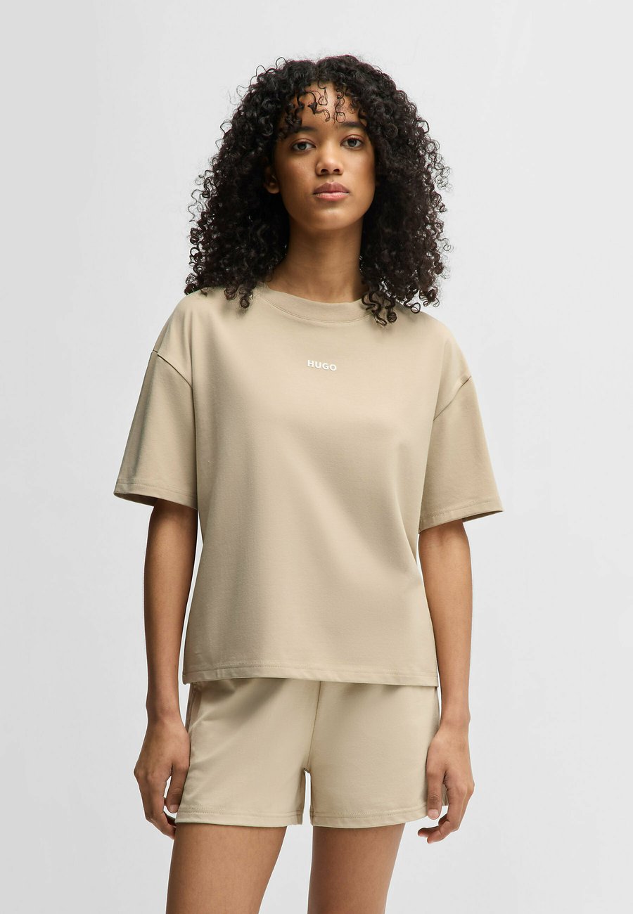 Пижамный топ HUGO SHUFFLE, Light Beige/Beige
Пижамный топ HUGO SHUFFLE, Light Beige/Beige