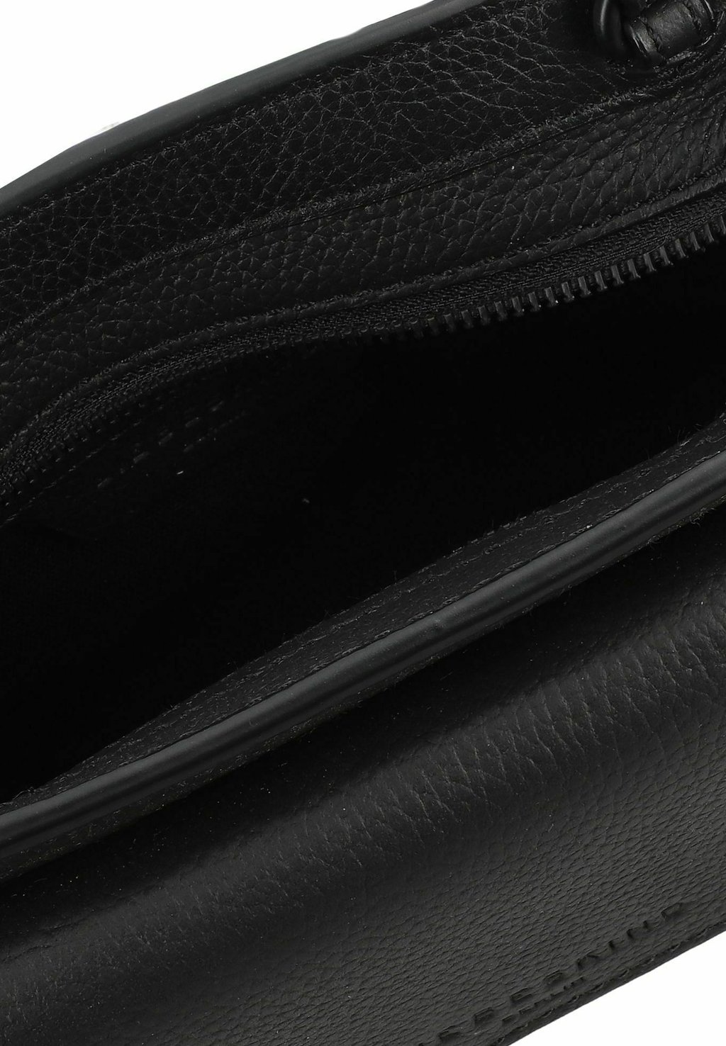 Сумка через плечо LORA Liebeskind Berlin, черный
Сумка через плечо LORA Liebeskind Berlin, черный