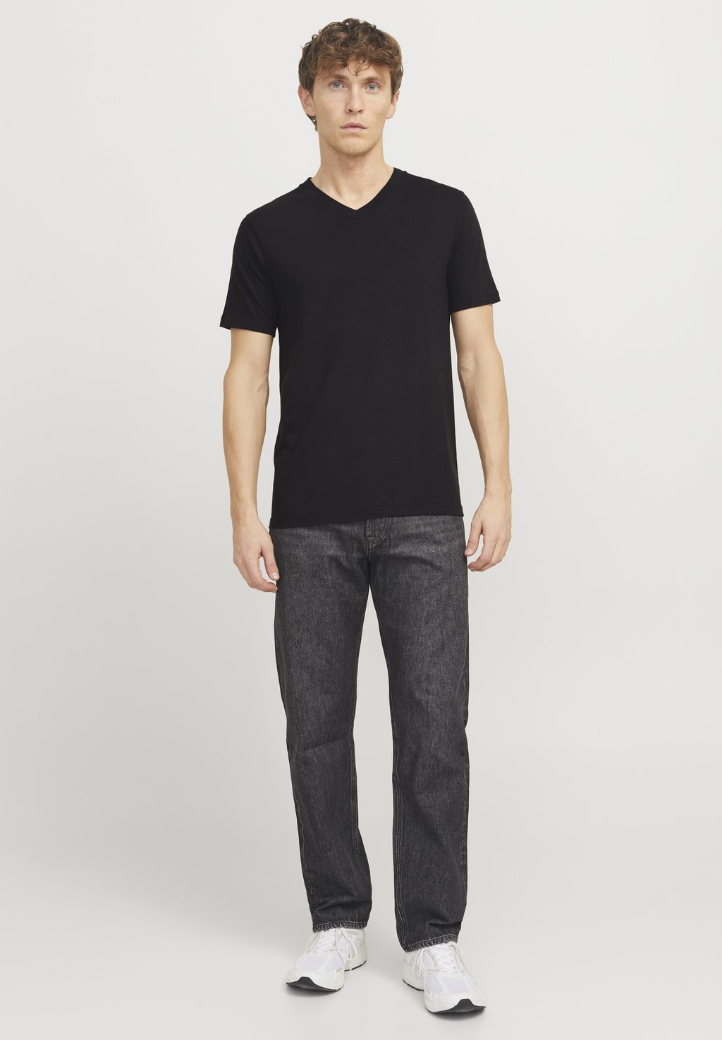 Базовая футболка 3ER PACK EINFARBIG V AUSSCHNITT aprel, черный
Базовая футболка 3ER PACK EINFARBIG V AUSSCHNITT aprel, черный