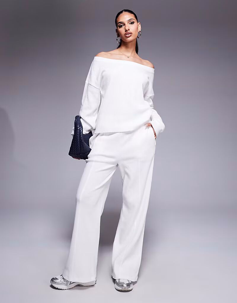 Вафельные брюки Weekend Collective в кремовом цвете Asos Weekend Collective
Вафельные брюки Weekend Collective в кремовом цвете Asos Weekend Collective