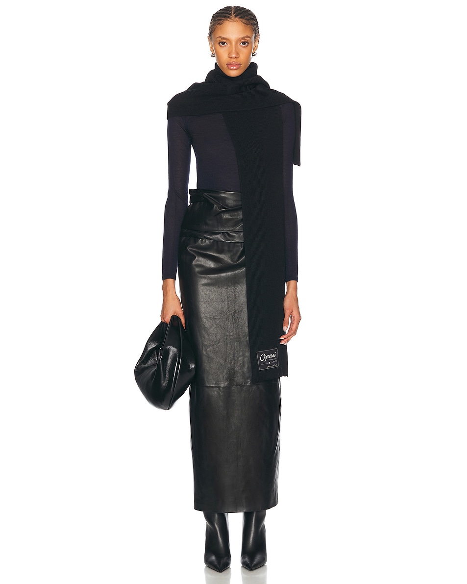 Вязаный шарф с воротником Coperni, черный
Вязаный шарф с воротником Coperni, черный