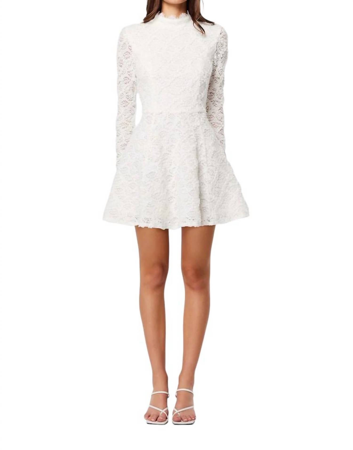 Платье Quinlan цвета слоновой кости ELLIATT
Платье Quinlan цвета слоновой кости ELLIATT