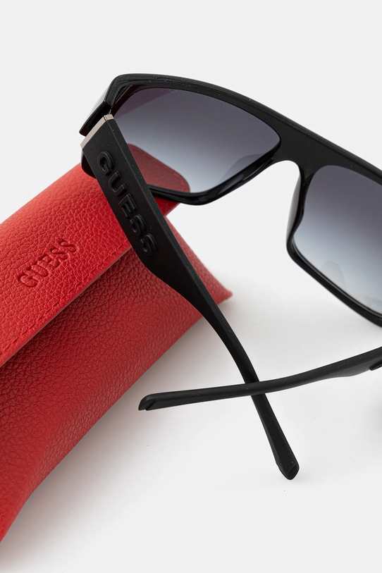 Солнцезащитные очки Guess, черный
Солнцезащитные очки Guess, черный