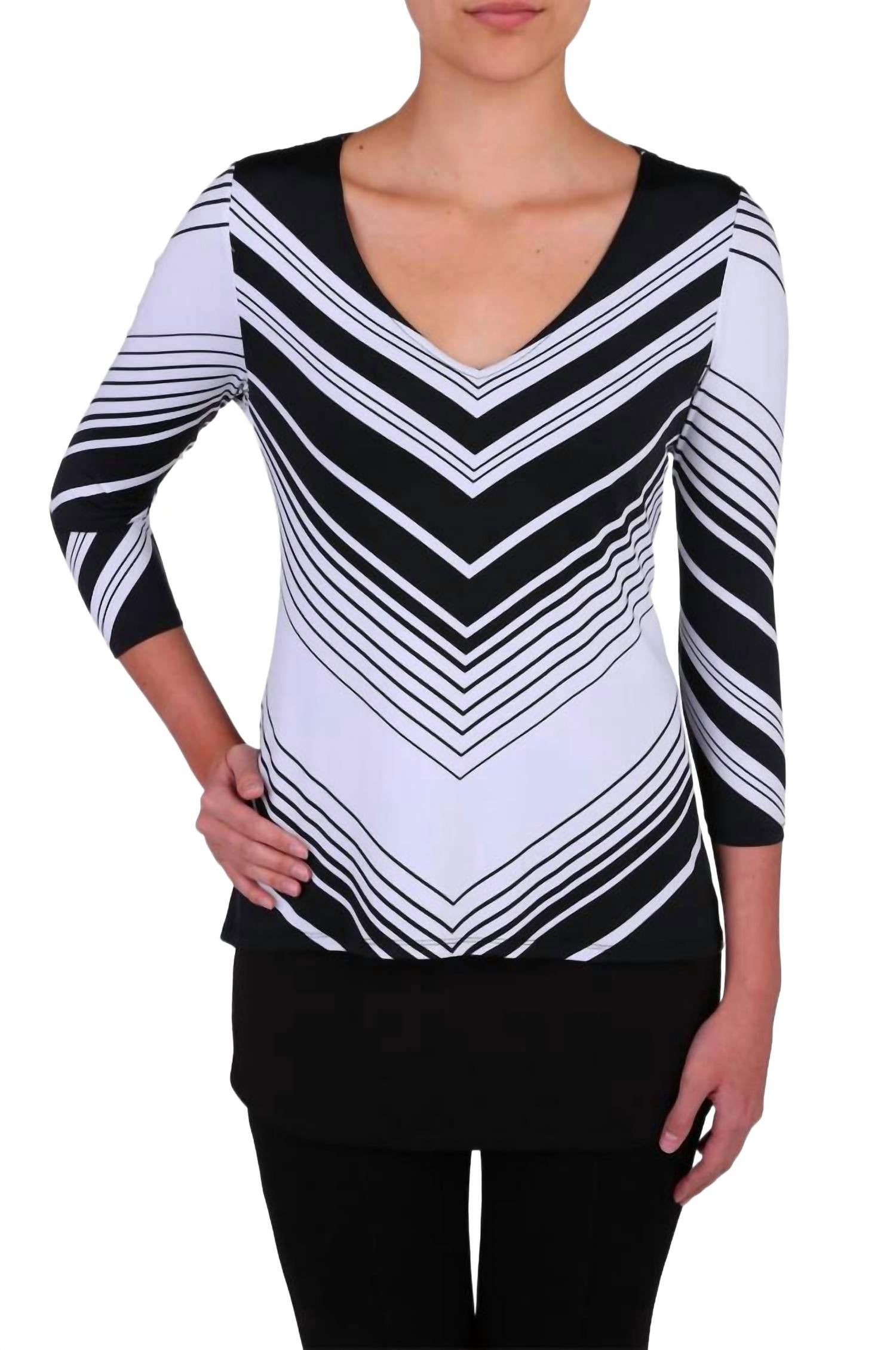 Двухслойная туника в белом и черном цвете Peter Nygard
Двухслойная туника в белом и черном цвете Peter Nygard