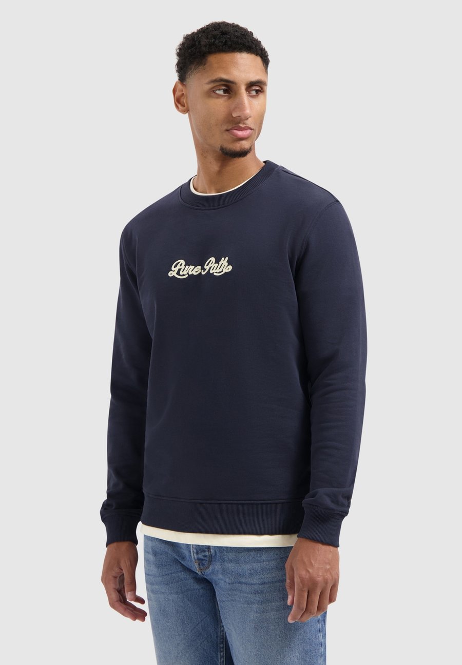 Толстовка Pure Path Sweatshirt, Dark Navy/Dark Blue
Толстовка Pure Path Sweatshirt, Dark Navy/Dark Blue