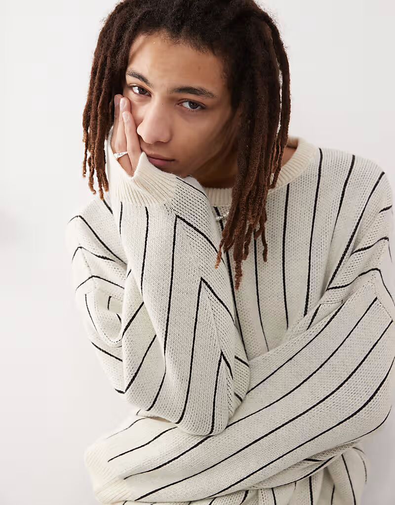 COLLUSION трикотажный джемпер в тонкую полоску
COLLUSION трикотажный джемпер в тонкую полоску