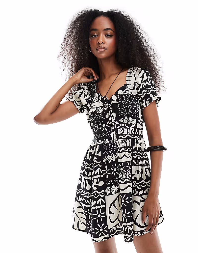 Платье-мини с принтом и рукавами-фонариками Wednesday's Girl черного цвета
Платье-мини с принтом и рукавами-фонариками Wednesday's Girl черного цвета