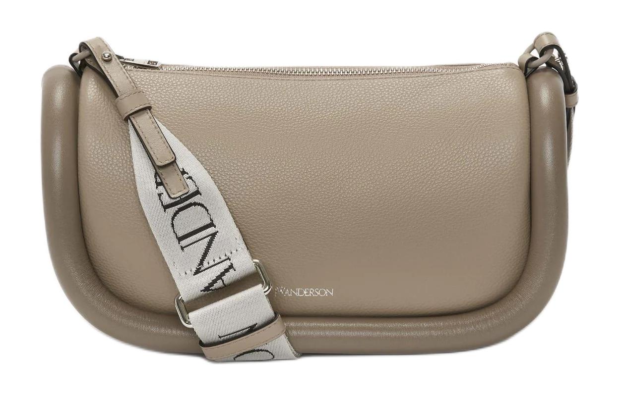 Сумка через плечо Bumper-15 с логотипом JW Anderson, basic set (bag+dust bag)
Сумка через плечо Bumper-15 с логотипом JW Anderson, basic set (bag+dust bag)
