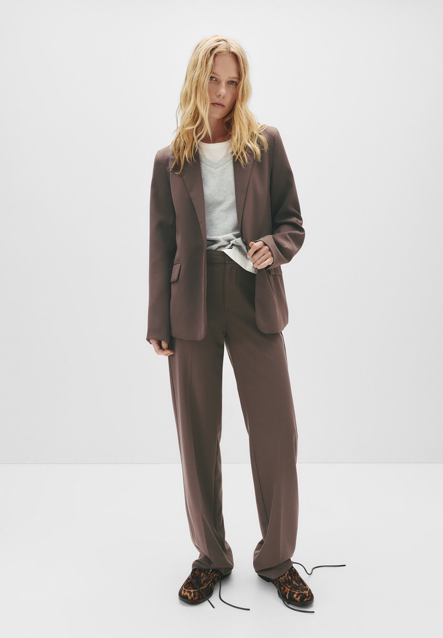 Брюки PULL&BEAR Trousers, Mottled Dark Brown
Брюки PULL&BEAR Trousers, Mottled Dark Brown