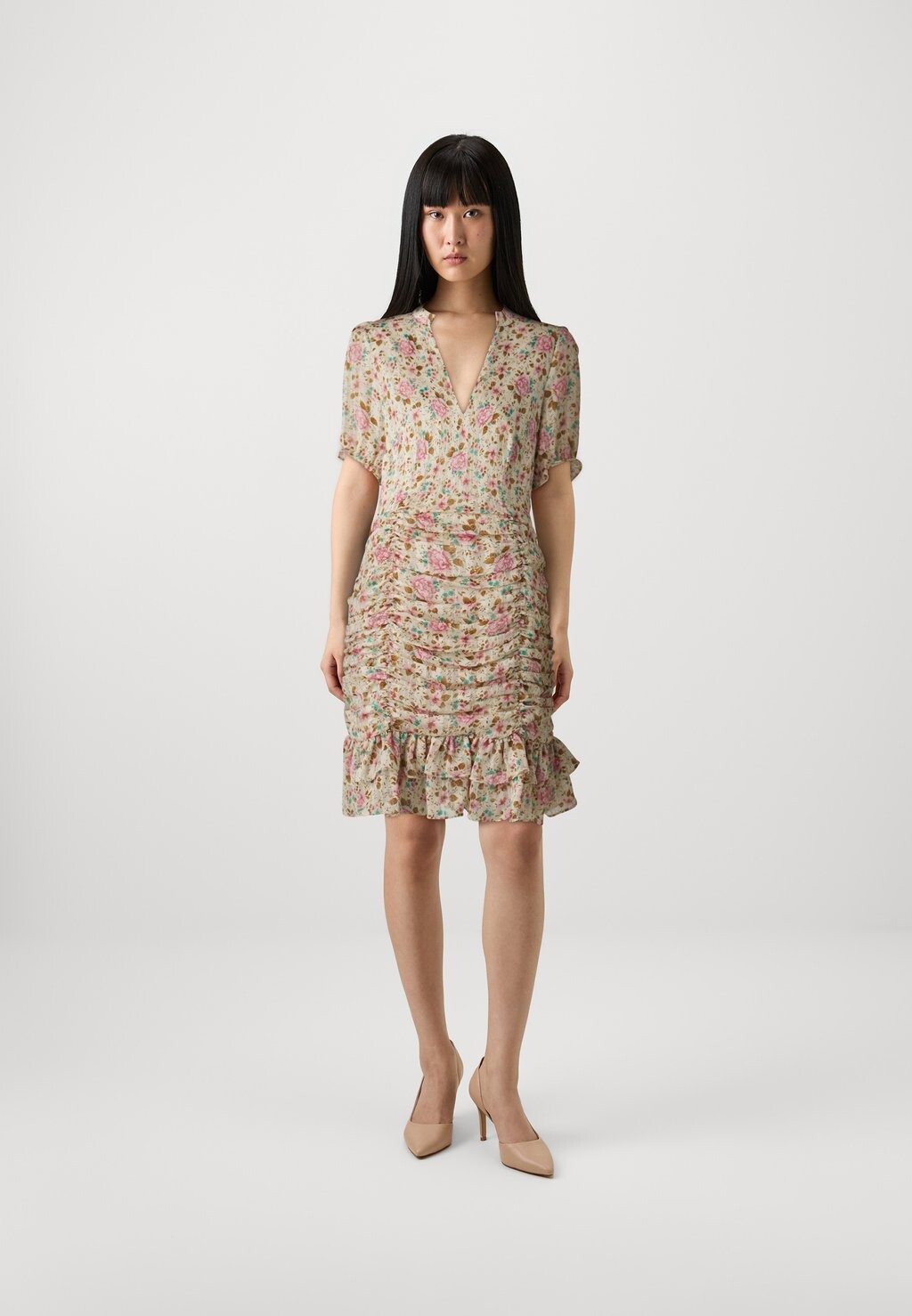 Повседневное платье HELENE BODY ICON DRESS Guess, бежевый
Повседневное платье HELENE BODY ICON DRESS Guess, бежевый