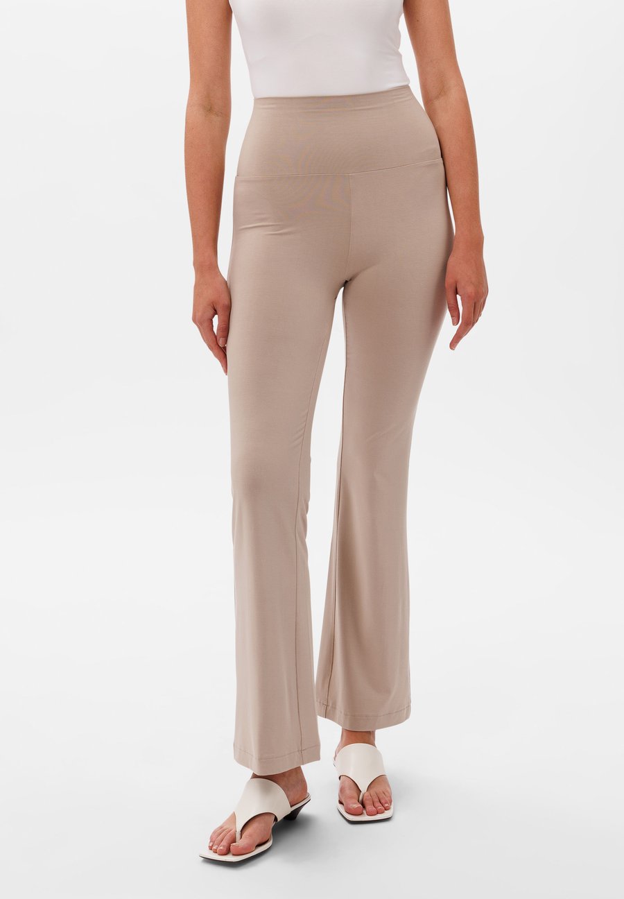 Брюки Les Lunes BELLE, Plaza Taupe/Beige
Брюки Les Lunes BELLE, Plaza Taupe/Beige