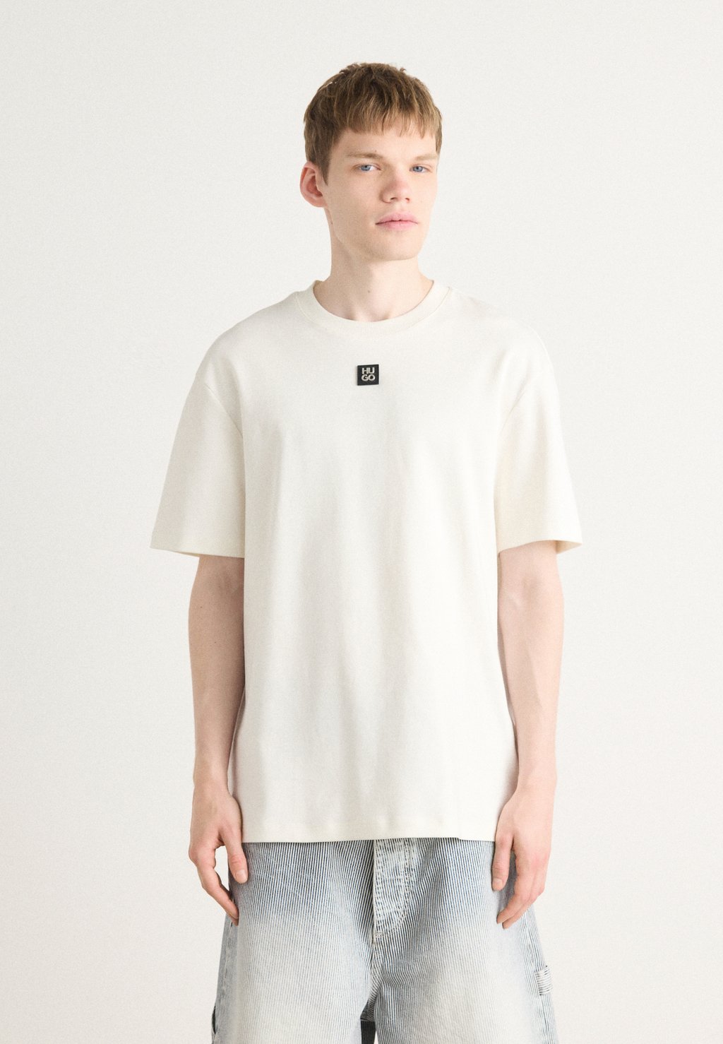 Базовая футболка DALILE HUGO, кремовый
Базовая футболка DALILE HUGO, кремовый