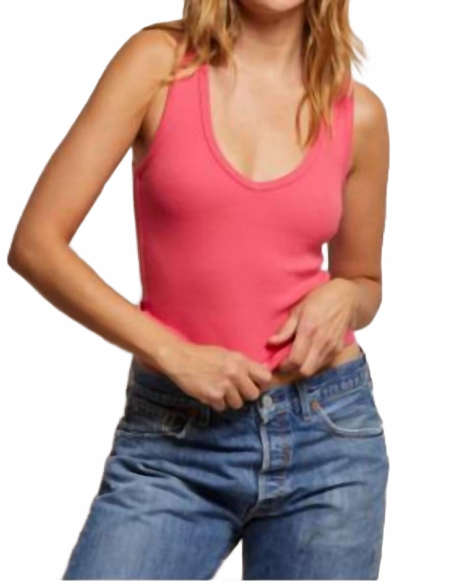 Футболка Maria с V-образным вырезом и ребристой вязкой в розовом цвете Bloom PERFECTWHITETEE
Футболка Maria с V-образным вырезом и ребристой вязкой в розовом цвете Bloom PERFECTWHITETEE