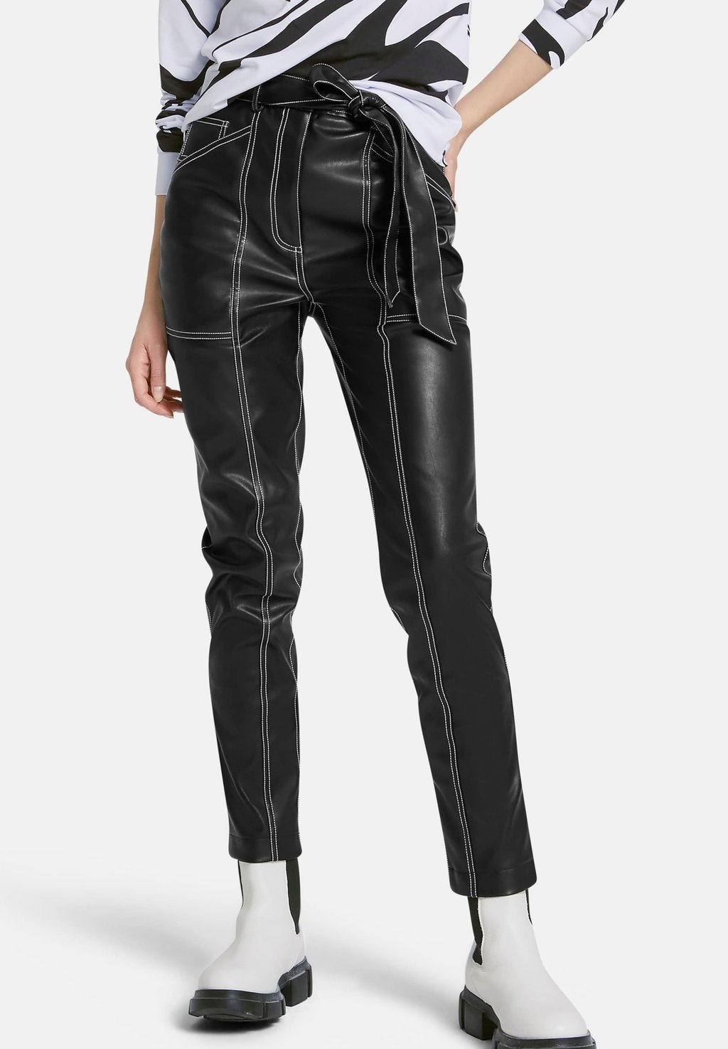 Брюки MADELEINE, черный
Брюки MADELEINE, черный