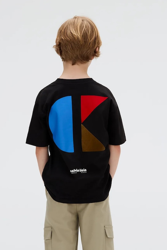 Детская хлопковая футболка Calvin Klein Jeans, черный
Детская хлопковая футболка Calvin Klein Jeans, черный