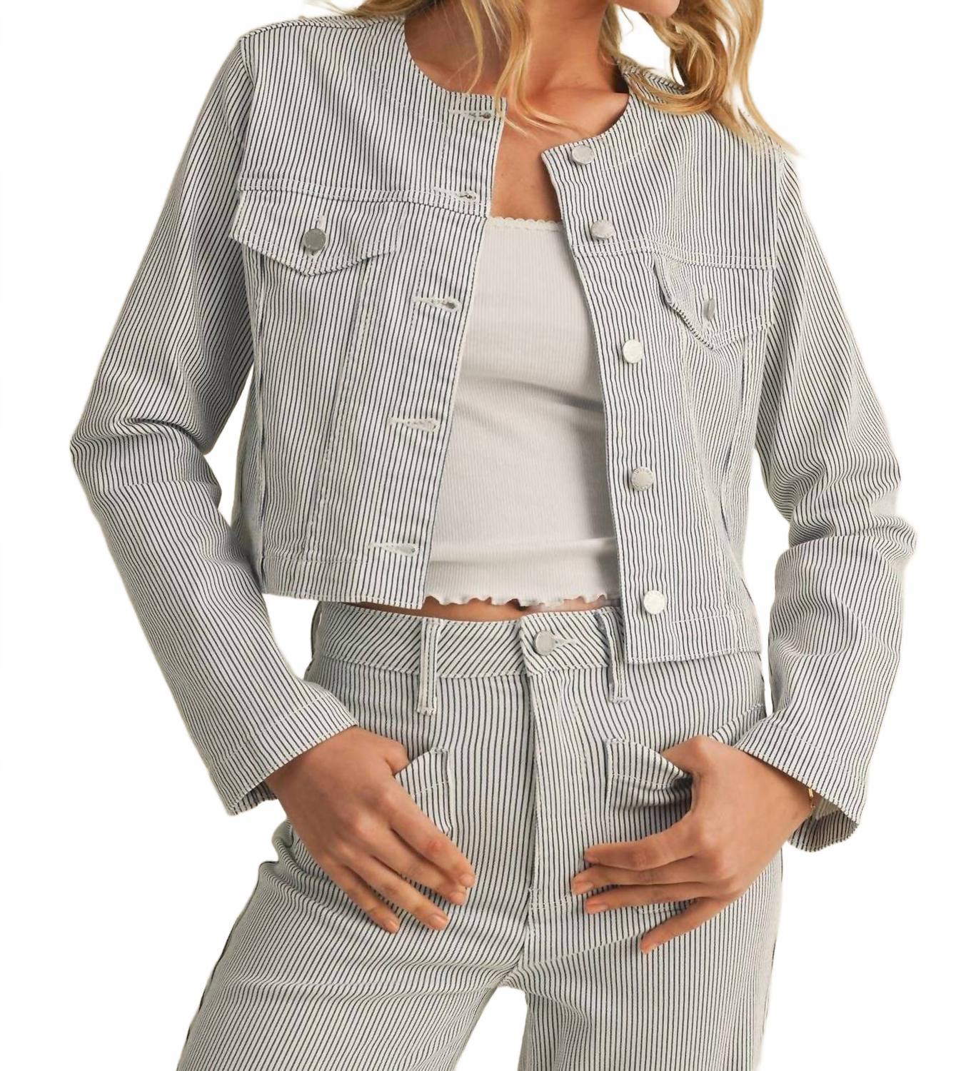 Джинсовая куртка без воротника Colleen Stripe синего цвета JUST USA
Джинсовая куртка без воротника Colleen Stripe синего цвета JUST USA