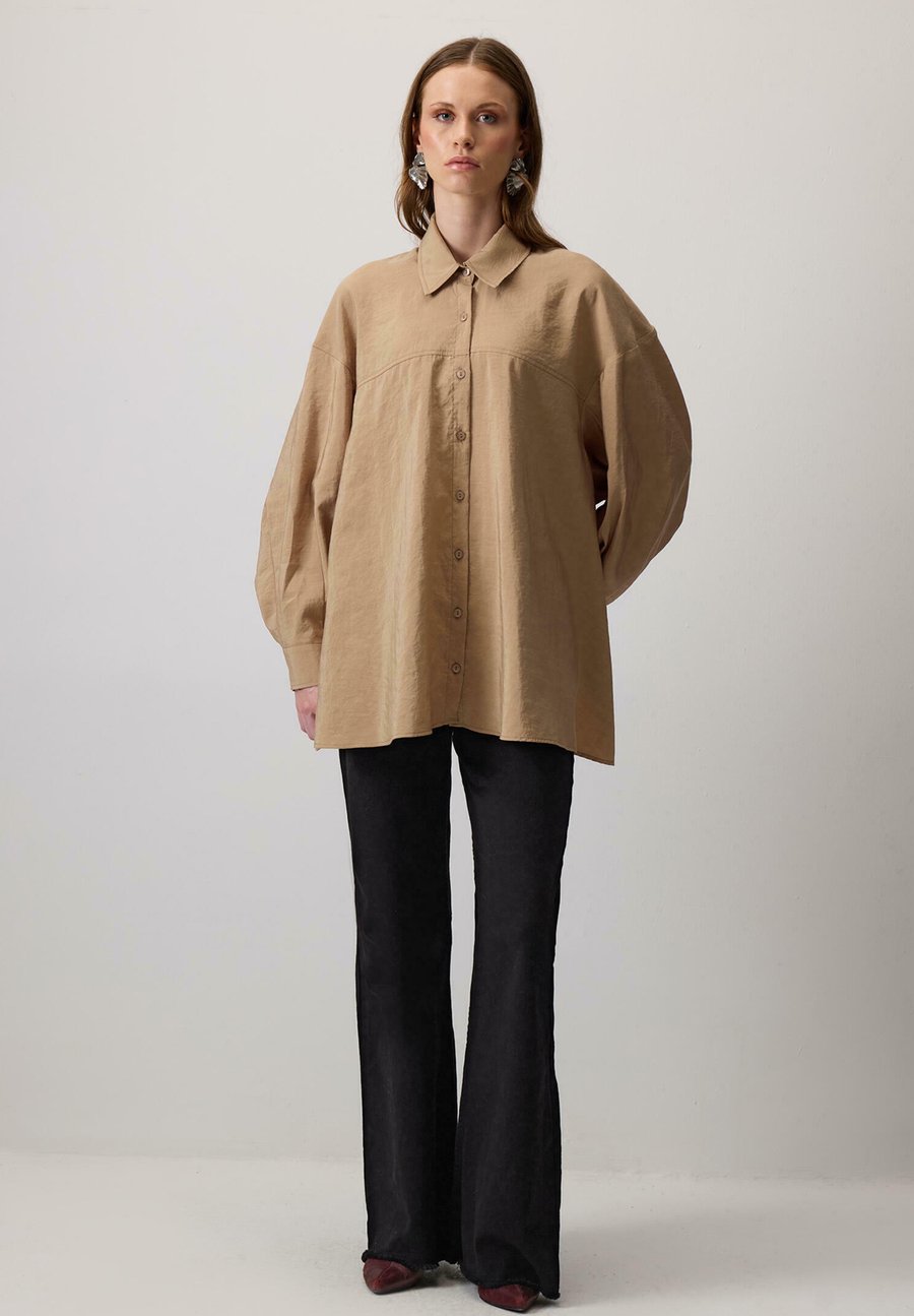 Блуза Touché Privé OVERSIZE, Mink/Sand
Блуза Touché Privé OVERSIZE, Mink/Sand