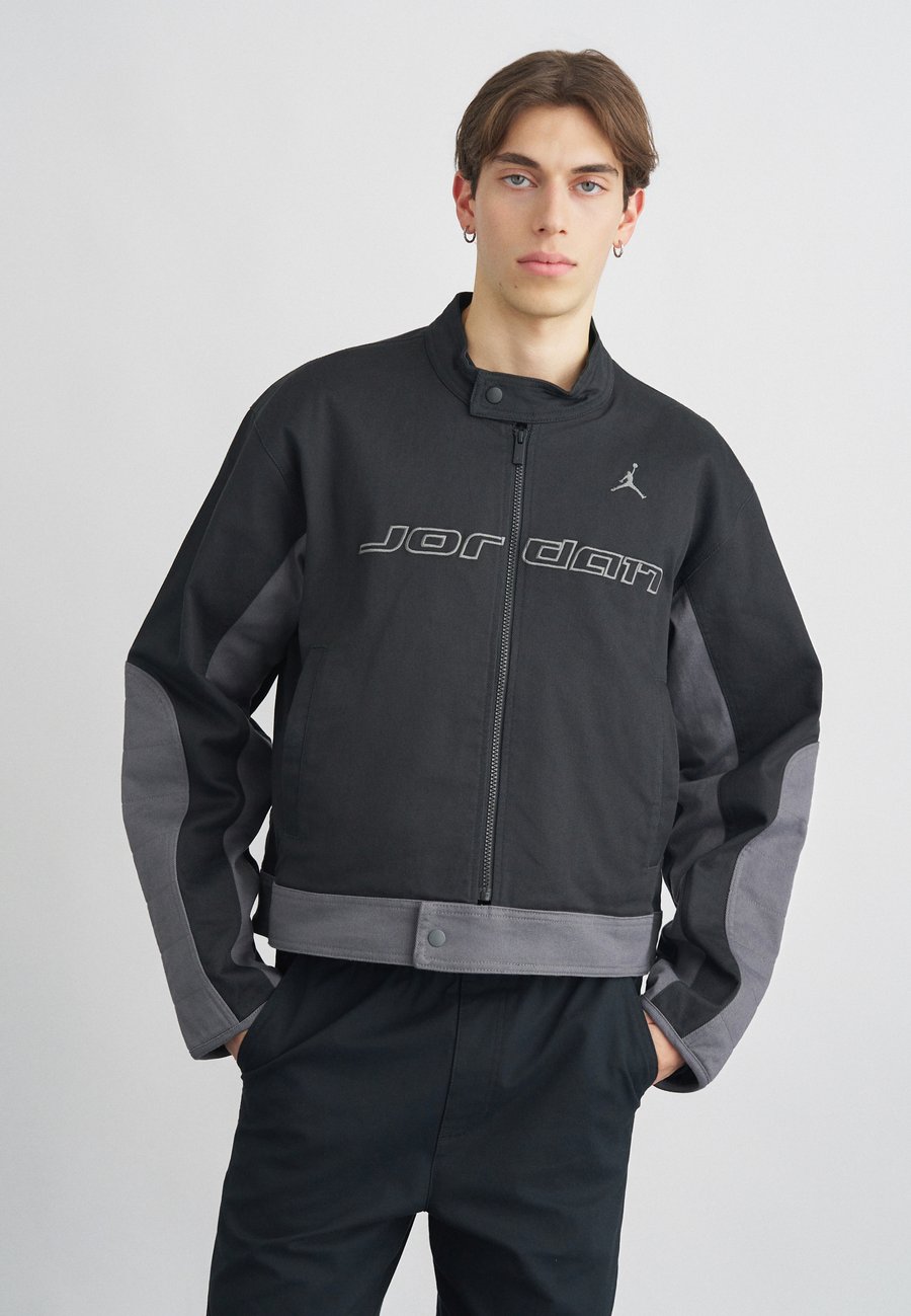 Куртка Jordan MOTOSPORT, Black/Iron Grey/Black
Куртка Jordan MOTOSPORT, Black/Iron Grey/Black