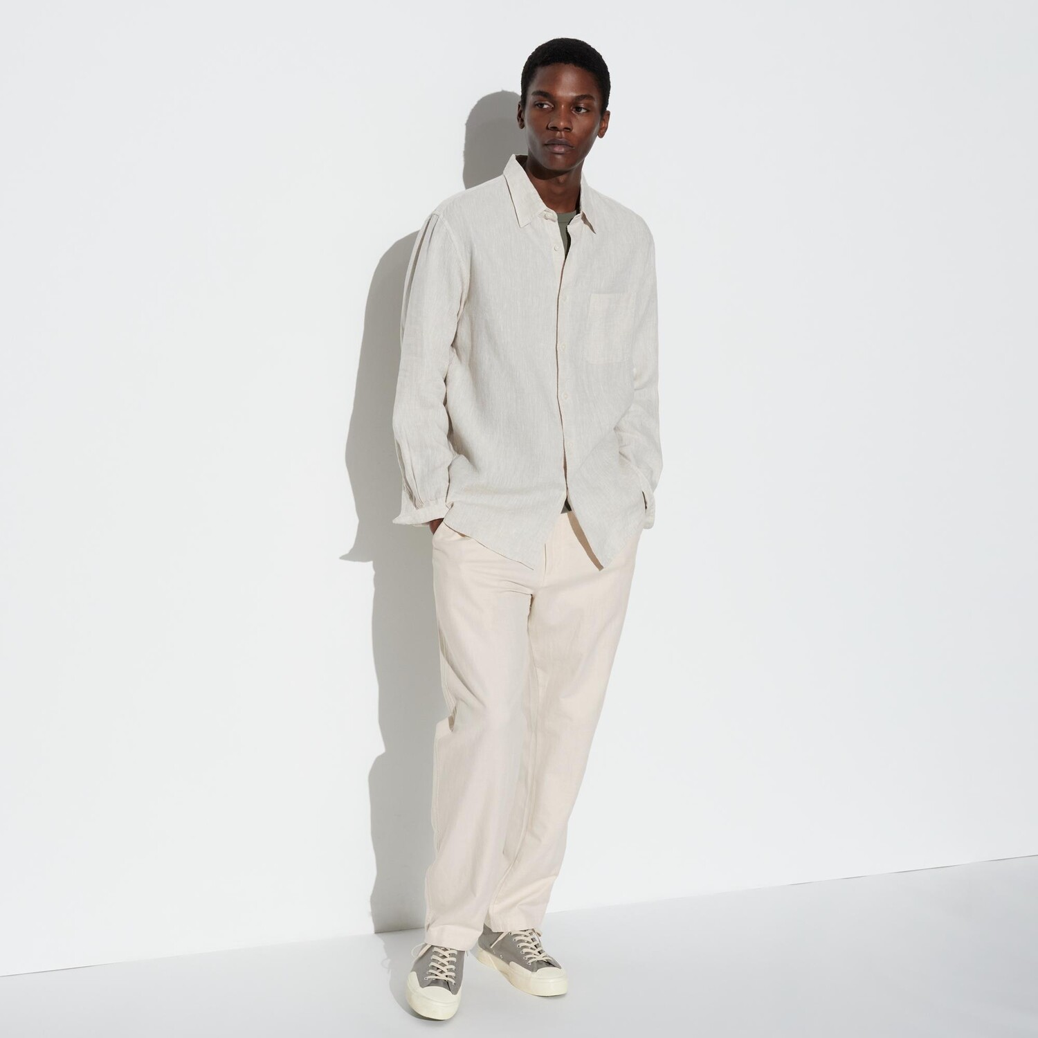 Брюки UNIQLO из смесового льна, бежевый
Брюки UNIQLO из смесового льна, бежевый