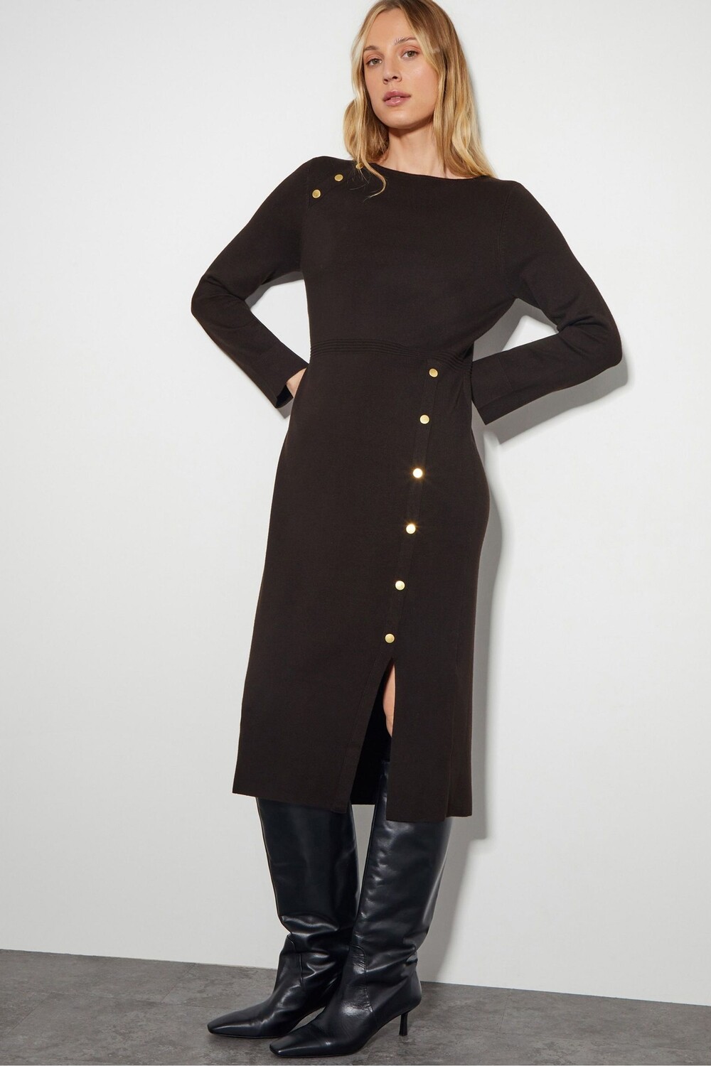 Платье джемпер миди Ciara на пуговицах Monsoon, коричневый
Платье джемпер миди Ciara на пуговицах Monsoon, коричневый