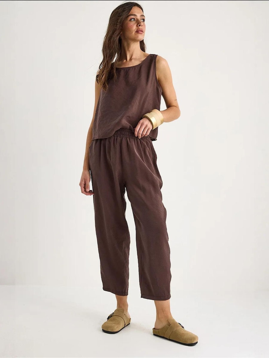 Брючный костюм Bianco Lucci, коричневый
Брючный костюм Bianco Lucci, коричневый