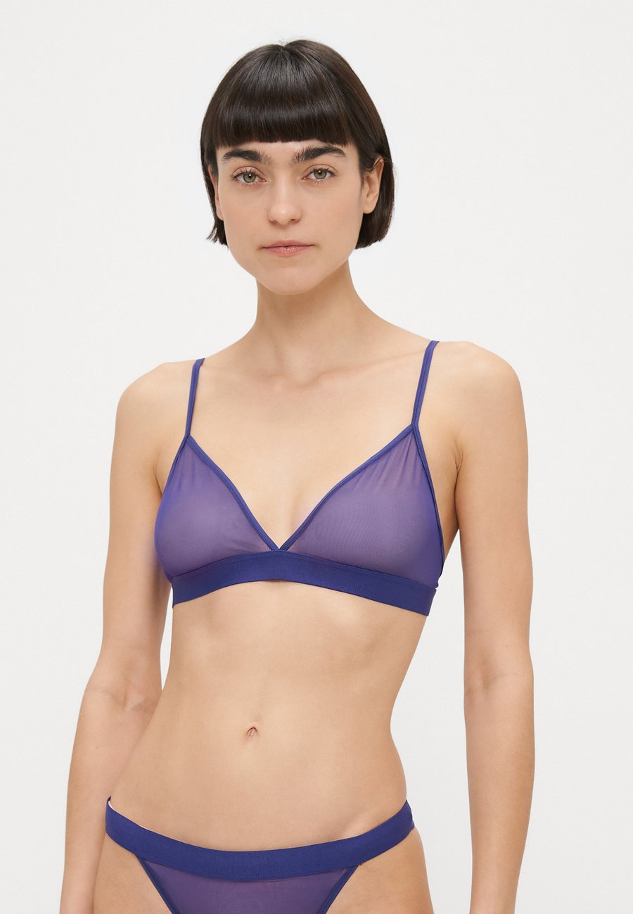 Бюстгальтер Organic Basics TRIANGLE BRALETTE, Deep Dive/Dark Blue
Бюстгальтер Organic Basics TRIANGLE BRALETTE, Deep Dive/Dark Blue