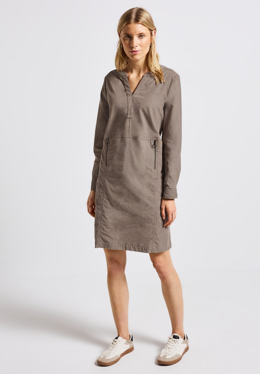 Платье Street One MIT SPLIT NECK, Braun/Brown
Платье Street One MIT SPLIT NECK, Braun/Brown