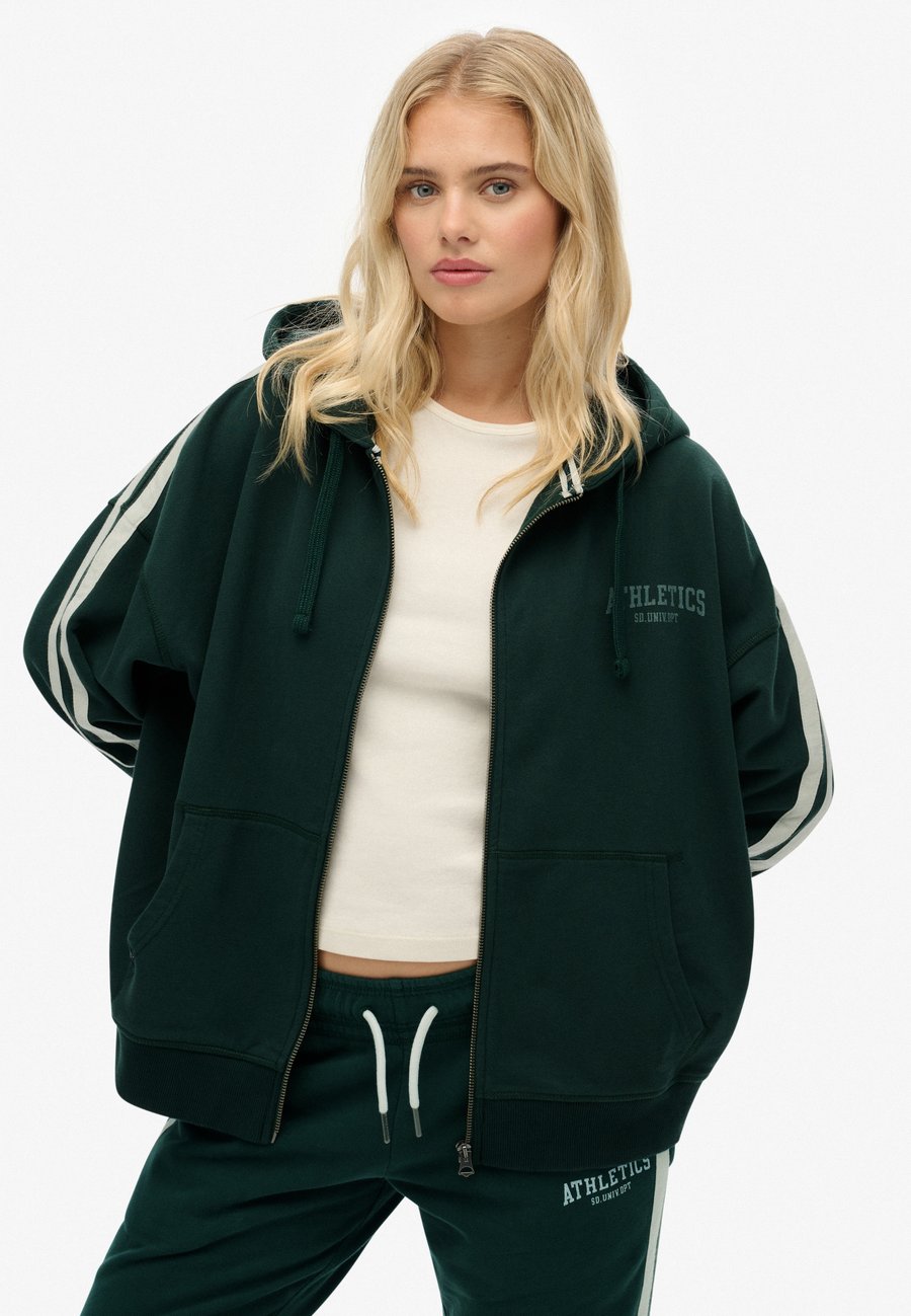 Толстовка Superdry & Co ATHLETIC ESSENTIALS, Enamel Green/Green, Зеленый, Толстовка Superdry & Co ATHLETIC ESSENTIALS, Enamel Green/Green
Толстовка Superdry & Co ATHLETIC ESSENTIALS, Enamel Green/Green, Зеленый, Толстовка Superdry & Co ATHLETIC ESSENTIALS, Enamel Green/Green