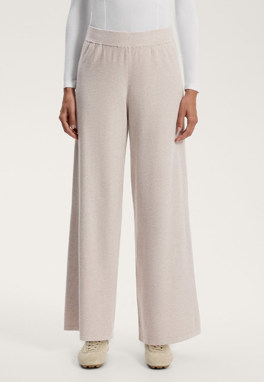 Брюки OYSHO WIDE STRAIGHT-LEG PIQUÉ KNIT, Sand
Брюки OYSHO WIDE STRAIGHT-LEG PIQUÉ KNIT, Sand