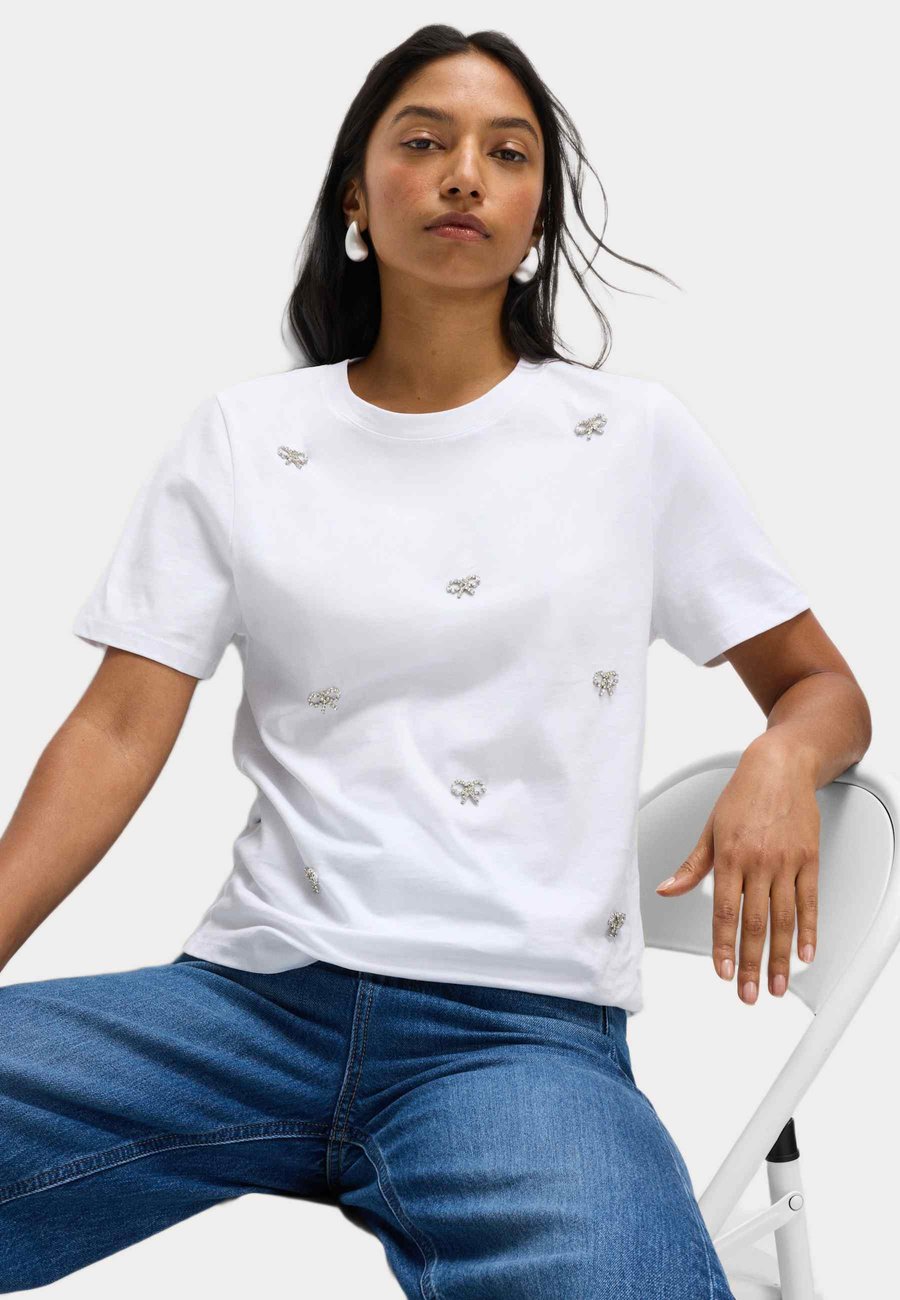 Футболка Marks & Spencer EMBELLISHED BOW , Ivory/Mottled Beige
Футболка Marks & Spencer EMBELLISHED BOW , Ivory/Mottled Beige