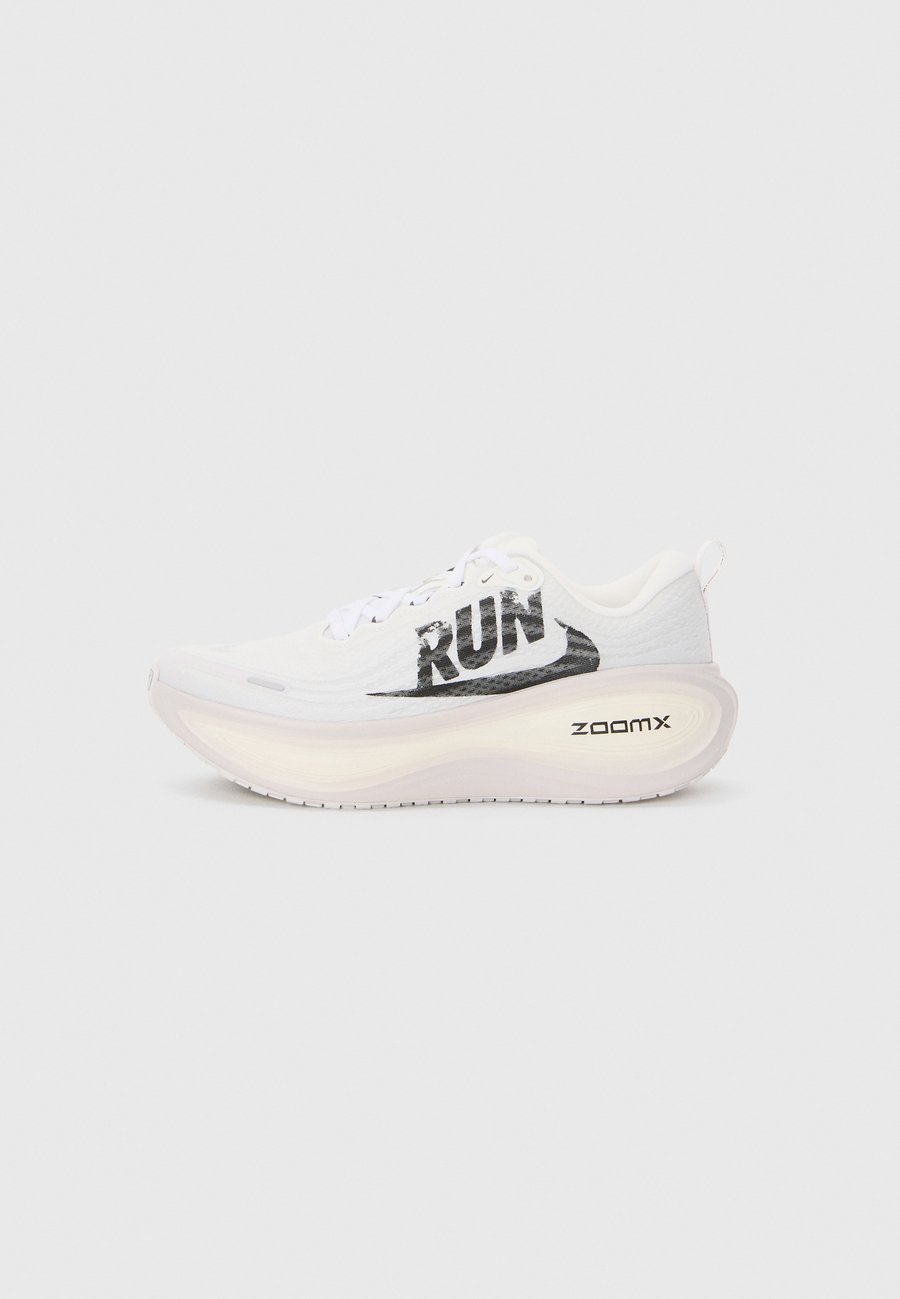 Кроссовки Nike Performance VOMERO PLUS, Summit White/Black/College Grey/Sail/Sequoia/Anthracite/Light Grey
Кроссовки Nike Performance VOMERO PLUS, Summit White/Black/College Grey/Sail/Sequoia/Anthracite/Light Grey